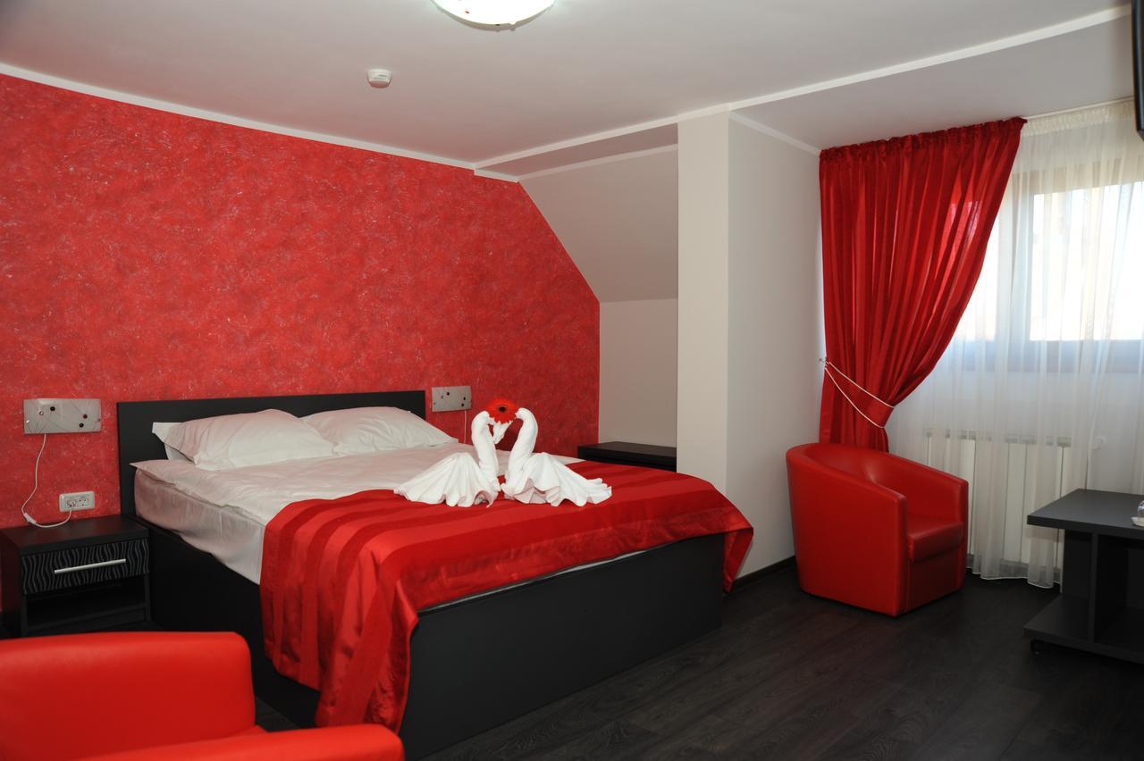 Castelul De Smarald Bed & Breakfast Pangaracior Dış mekan fotoğraf