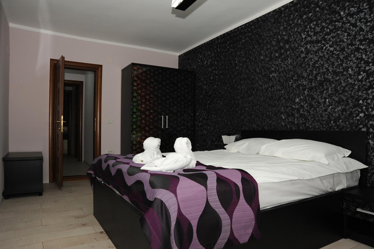 Castelul De Smarald Bed & Breakfast Pangaracior Dış mekan fotoğraf