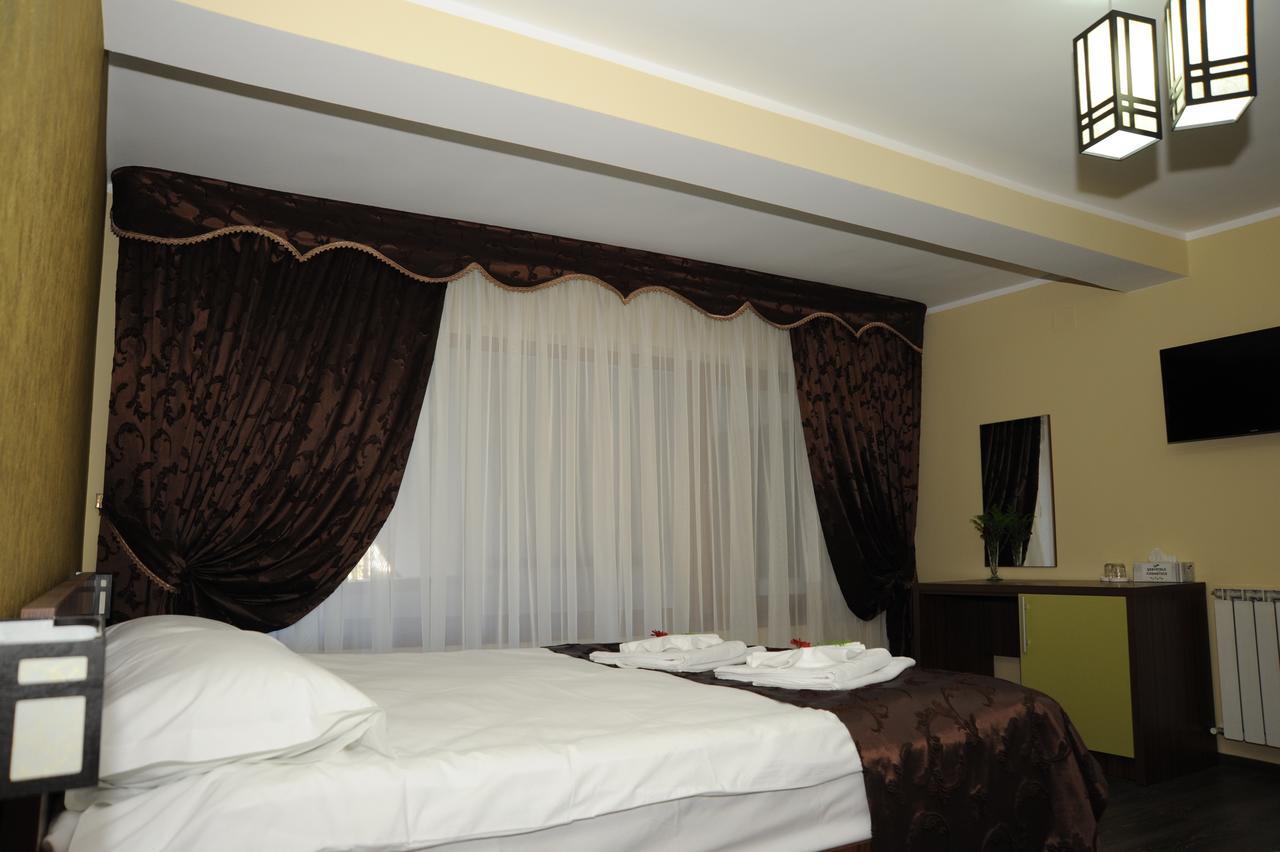 Castelul De Smarald Bed & Breakfast Pangaracior Dış mekan fotoğraf