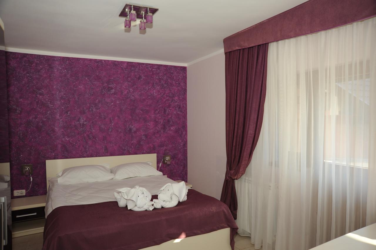 Castelul De Smarald Bed & Breakfast Pangaracior Dış mekan fotoğraf