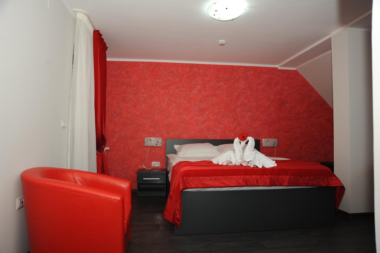 Castelul De Smarald Bed & Breakfast Pangaracior Dış mekan fotoğraf