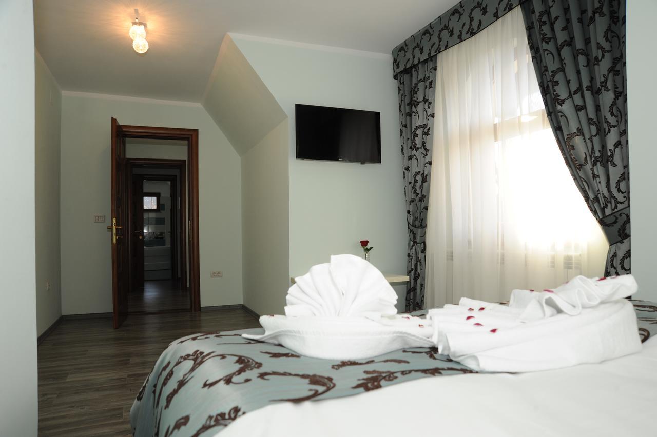 Castelul De Smarald Bed & Breakfast Pangaracior Dış mekan fotoğraf