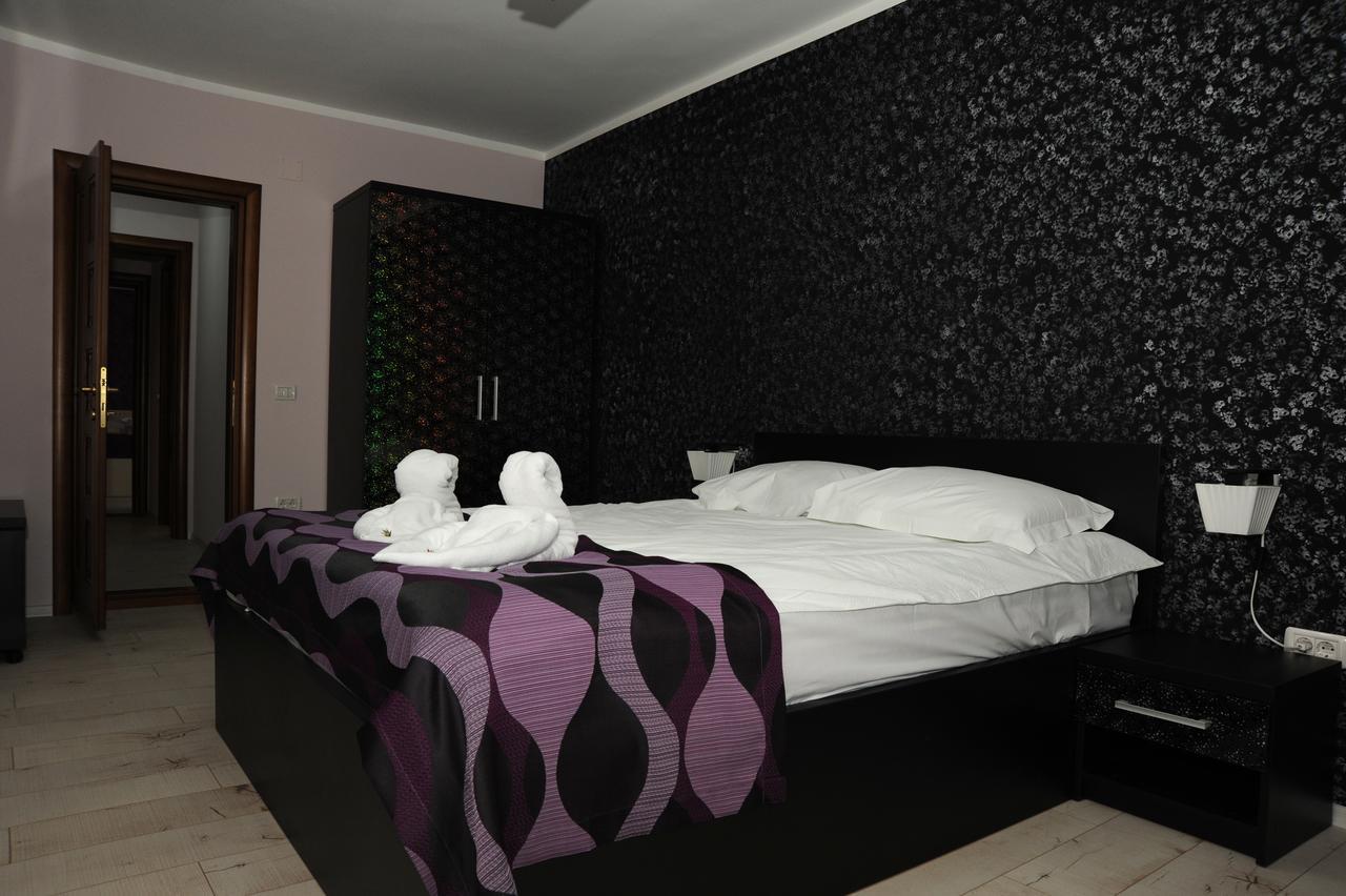 Castelul De Smarald Bed & Breakfast Pangaracior Dış mekan fotoğraf