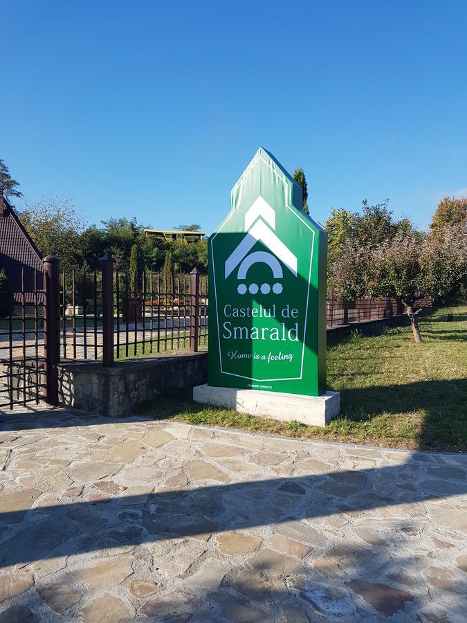 Castelul De Smarald Bed & Breakfast Pangaracior Dış mekan fotoğraf